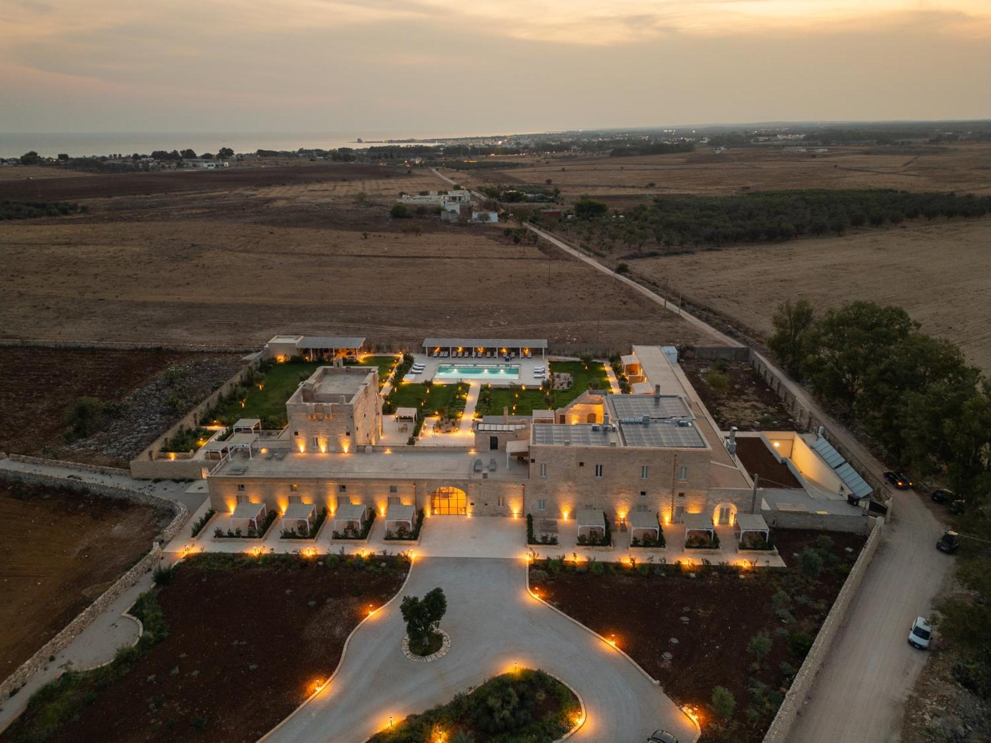 Masseria Donna Menga - The Leading Hotels Of The World Torre Lapillo Exteriör bild