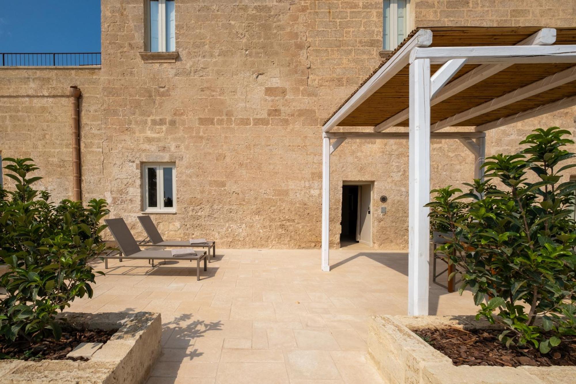 Masseria Donna Menga - The Leading Hotels Of The World Torre Lapillo Exteriör bild