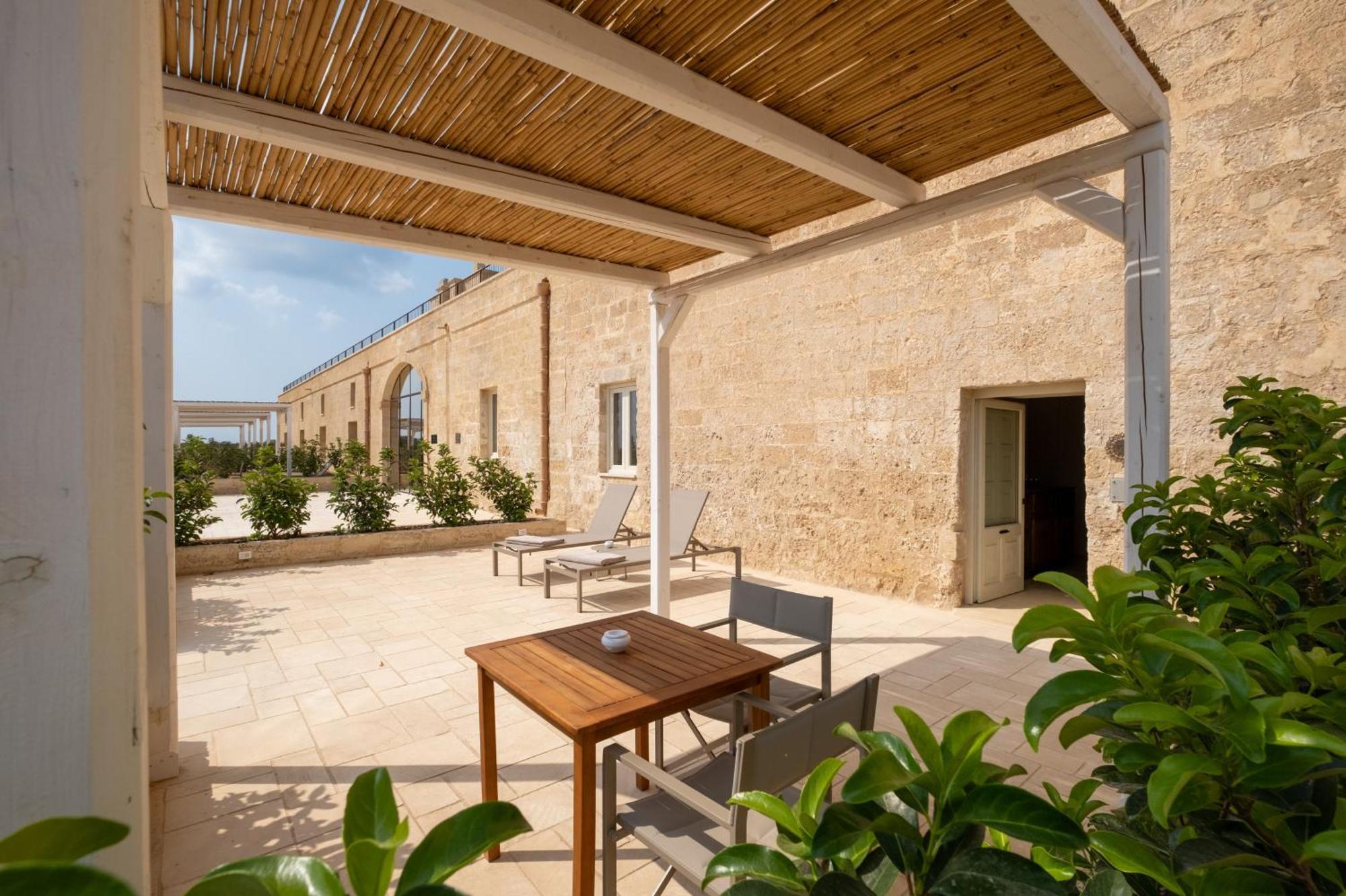 Masseria Donna Menga - The Leading Hotels Of The World Torre Lapillo Exteriör bild