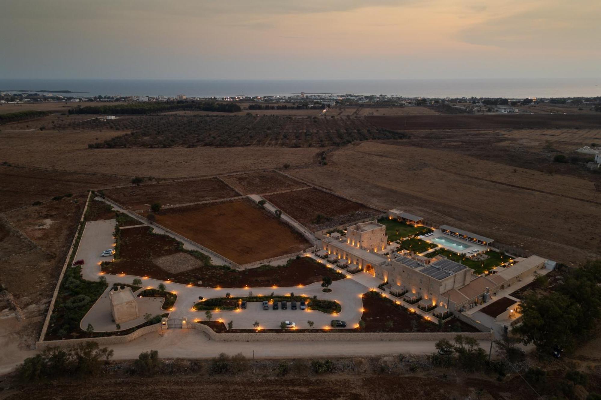 Masseria Donna Menga - The Leading Hotels Of The World Torre Lapillo Exteriör bild